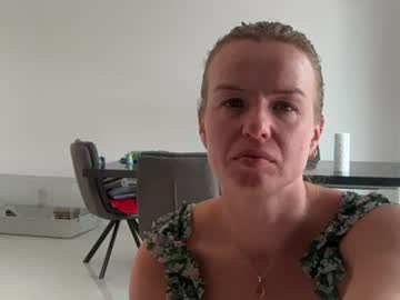 Riana894237 Chaturbate stream image from June 18, 2026
