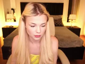 Moonlight_Echo Chaturbate stream image from June 18, 2026