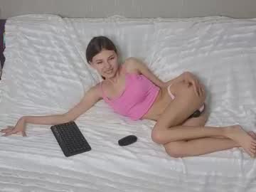Little__Lunaa Chaturbate stream image from June 18, 2026