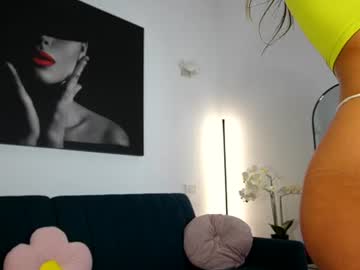 Izy_Bellee Chaturbate stream image from June 18, 2026