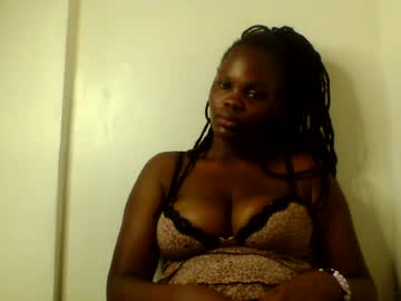 Luciaresa Chaturbate stream image from June 19, 2026