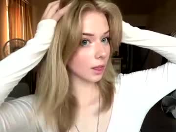 Mewplop Chaturbate stream image from June 19, 2026