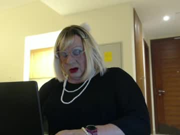 Suzannebanci Chaturbate stream image from June 19, 2026