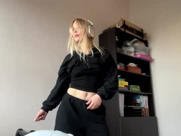 Alenavanloan Chaturbate stream image from June 19, 2026