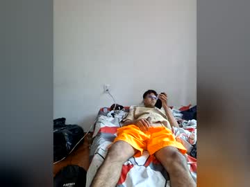 Luis2000588392 Chaturbate stream image from June 19, 2026