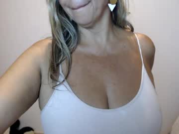 Mollybunny01 Chaturbate stream image from June 20, 2026