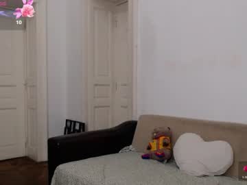 Elenatroyy Chaturbate stream image from June 20, 2026