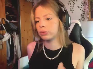Alliehulick Chaturbate stream image from June 21, 2026
