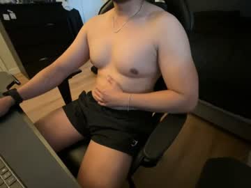 Charliekkw Chaturbate stream image from June 21, 2026