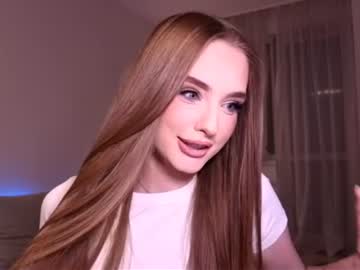 Petitegonwiild Chaturbate stream image from June 21, 2026