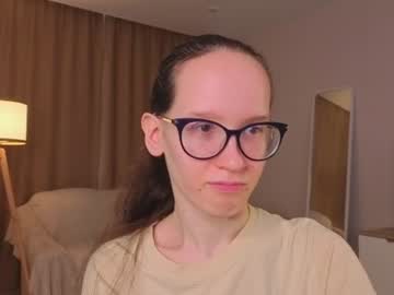 Lynettebails Chaturbate stream image from June 22, 2026
