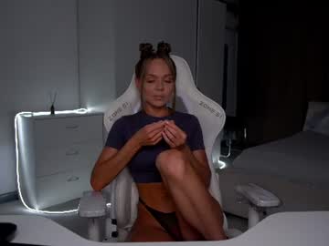 Evelina_Fox Chaturbate stream image from June 22, 2026