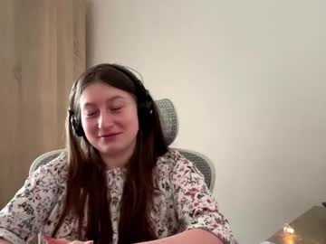 Aliceviveiros Chaturbate stream image from June 23, 2026