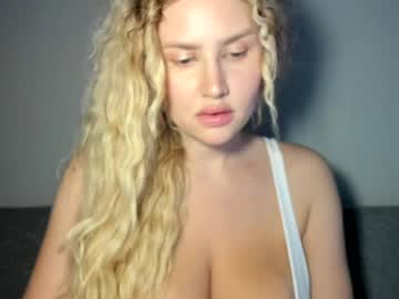 Merelinyours Chaturbate stream image from June 23, 2026