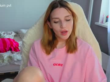 Lunatale Chaturbate stream image from June 25, 2026