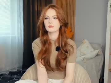 Crystlegillins Chaturbate stream image from June 25, 2026