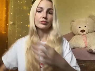 Reneeyoshimura Chaturbate stream image from June 25, 2026