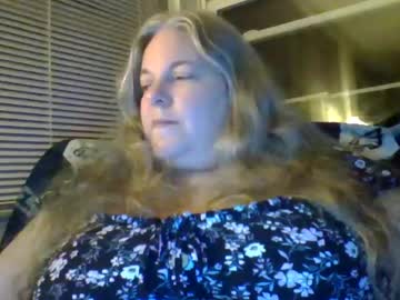 Hippysnewhere Chaturbate stream image from June 26, 2026