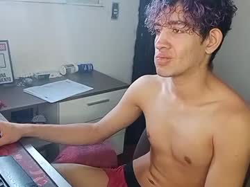 Senuntwink Chaturbate stream image from June 28, 2026