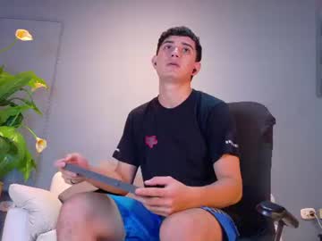 Alejo_Gray1 Chaturbate stream image from July 01, 2026
