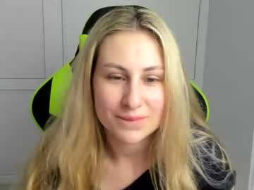 Julia_Sunshinee Chaturbate stream image from July 03, 2026