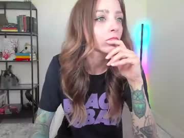 Astridluxe Chaturbate stream image from July 03, 2026