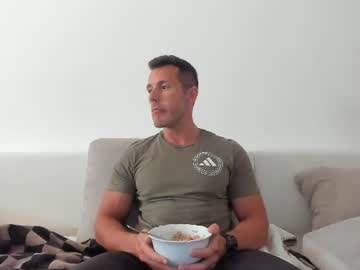 Roberto4ever Chaturbate stream image from July 04, 2026