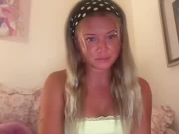 Hellokittyluverr Chaturbate stream image from July 10, 2026