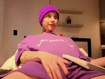 Bumblubee Chaturbate stream image from July 11, 2026