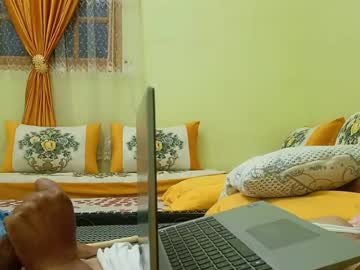 Avrilogx Chaturbate stream image from July 13, 2026