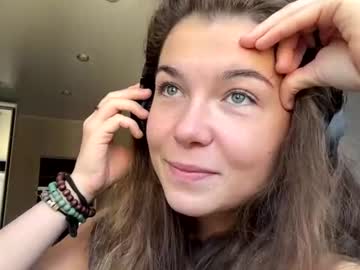 Carolynnsobey Chaturbate stream image from July 14, 2026