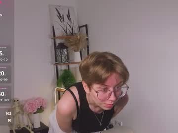 Hangladue Chaturbate stream image from July 15, 2026