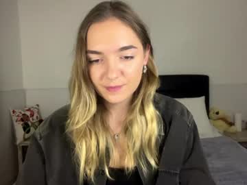 Roxysweetdream Chaturbate stream image from July 15, 2026