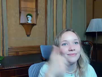 Rossiehendsbee Chaturbate stream image from July 15, 2026