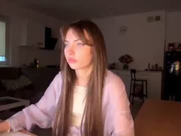Hellyluxury Chaturbate stream image from July 16, 2026