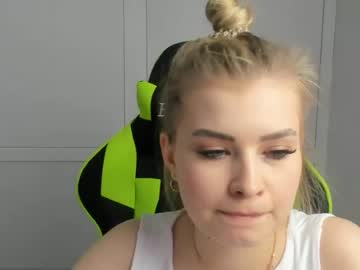 Avelinerose Chaturbate stream image from July 17, 2026