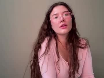 Kristiekitty Chaturbate stream image from July 17, 2026