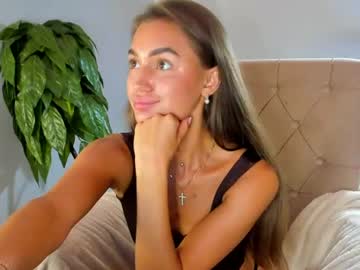 Selenevos Chaturbate stream image from July 17, 2026