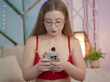 Silverrmoon Chaturbate stream image from July 17, 2026