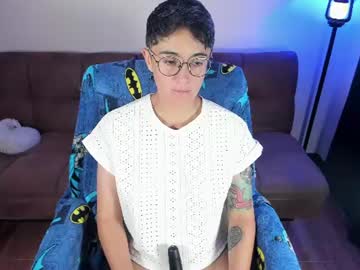 Medianocheblue Chaturbate stream image from July 17, 2026