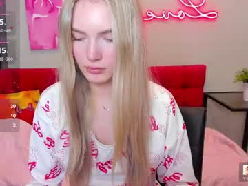 Evelineamore Chaturbate stream image from July 18, 2026