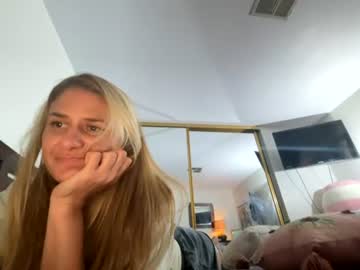 Itsmekrissy Chaturbate stream image from July 18, 2026