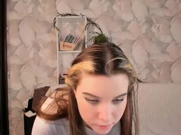 Elly_Ary Chaturbate stream image from July 19, 2026