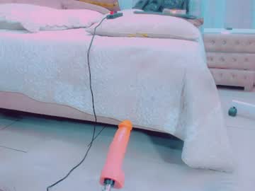 Emiilysaenzz Chaturbate stream image from July 21, 2026