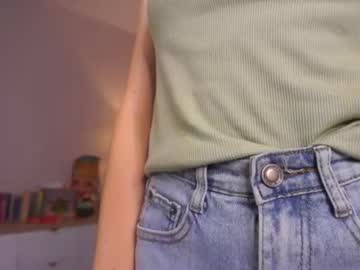 Lynettebails Chaturbate stream image from July 22, 2026